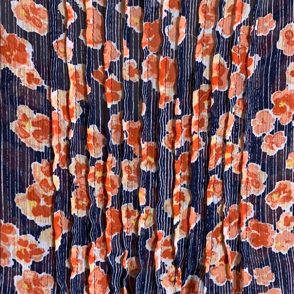 🌟SOLD🌟 GUC TORRID poppy print pintuck blouse size 0 - Picture 8 of 8